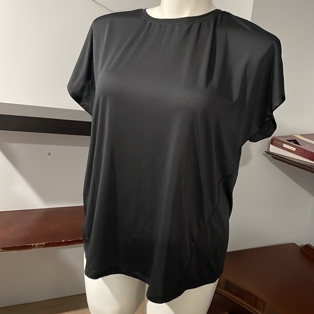 Women’s Workout Top Size XL